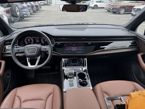Certified 2025 Audi Q7 2.0T Premium image 11