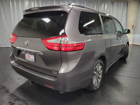 Used 2018 Toyota Sienna Limited Premium AWD/4WD image 8