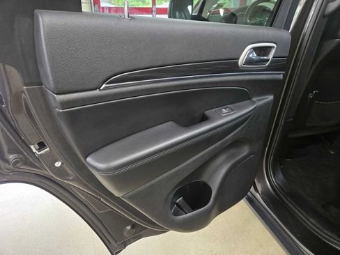 Used 2019 Jeep Grand Cherokee Limited AWD/4WD image 31