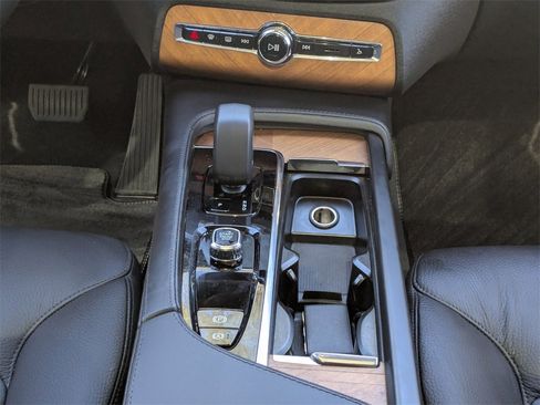 Certified 2025 Volvo XC90 B6 Plus image 20