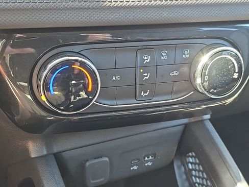 Used 2025 Chevrolet TrailBlazer LT AWD/4WD image 30