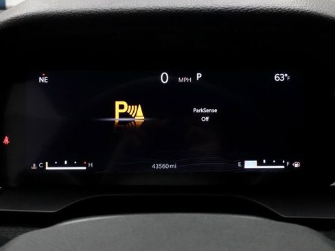 Used 2023 Jeep Grand Cherokee Altitude image 28