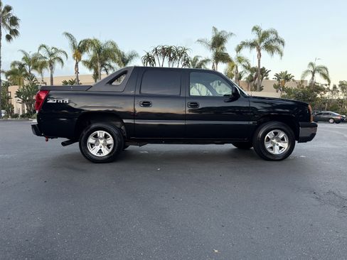 Used 2005 Chevrolet Avalanche LT w/ Preferred Equipment Group image 6