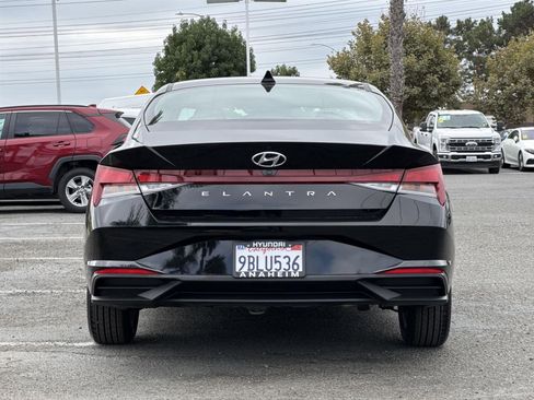 Used 2022 Hyundai Elantra SEL w/ Cargo Package image 4