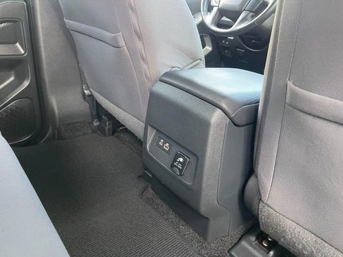Used 2022 Nissan Frontier SV AWD/4WD image 16