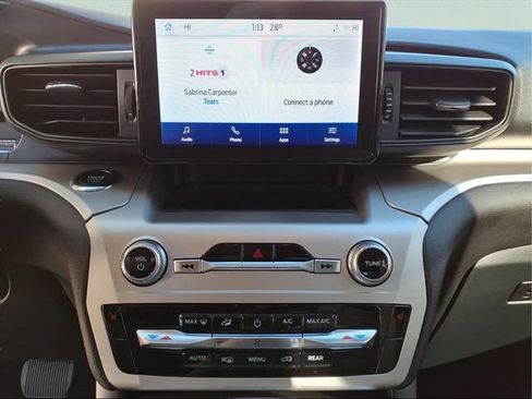 Used 2022 Ford Explorer XLT image 19