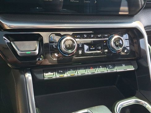 Used 2023 GMC Sierra 1500 Denali w/ Denali Reserve Package AWD/4WD image 16