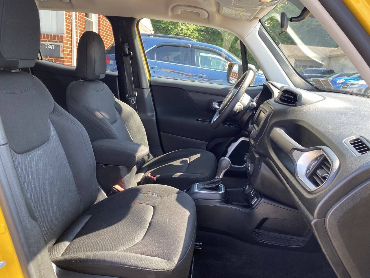 Used 2019 Jeep Renegade Sport w/ Sport Appearance Group AWD/4WD image 18