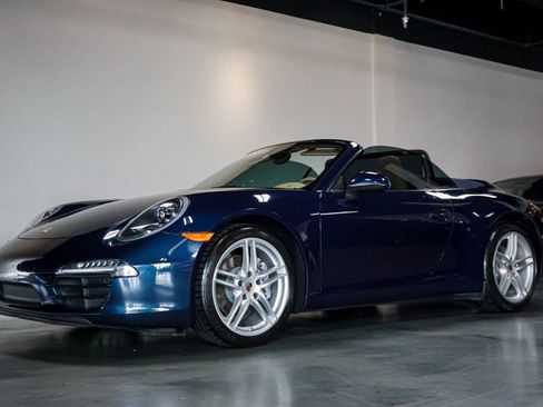 Used 2013 Porsche 911 Carrera RWD image 5