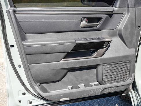 Used 2025 Toyota Tundra Limited AWD/4WD image 19