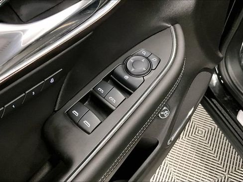 Used 2023 Buick Envision Avenir image 32