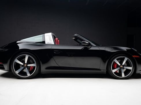Used 2021 Porsche 911 Targa 4S AWD/4WD image 37