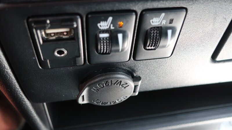 Used 2017 Toyota Sienna SE Premium FWD image 22