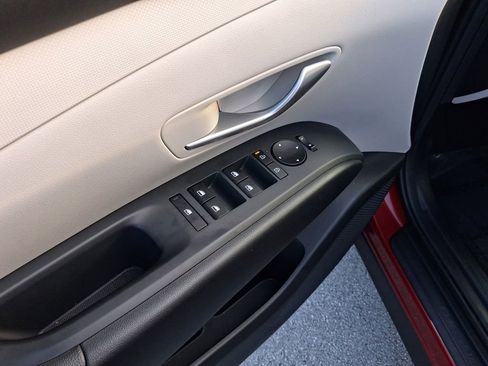 Used 2025 Hyundai Tucson SEL FWD image 16
