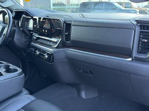 Used 2025 GMC Sierra 1500 SLT AWD/4WD image 33