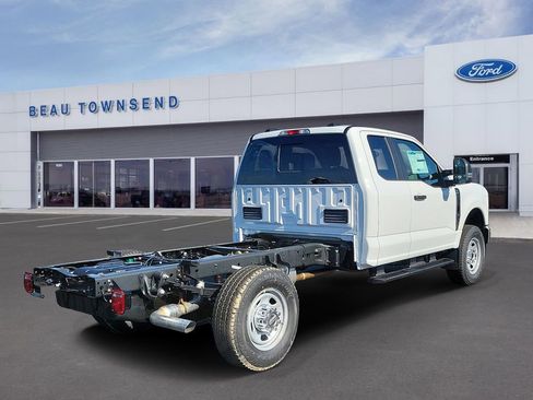 New 2026 Ford F350 XL w/ XL Chrome Package image 4