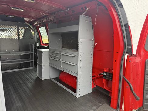 Used 2016 Chevrolet Express 2500 image 19