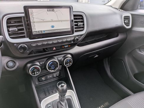 Used 2024 Hyundai Venue Limited FWD image 22