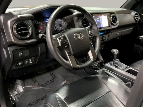 Used 2021 Toyota Tacoma TRD Off-Road w/ TRD Premium Off Road Package AWD/4WD image 18
