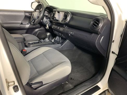 Used 2020 Toyota Tacoma SR image 33