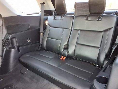 Used 2022 Ford Explorer XLT w/ Equipment Group 202A AWD/4WD image 9