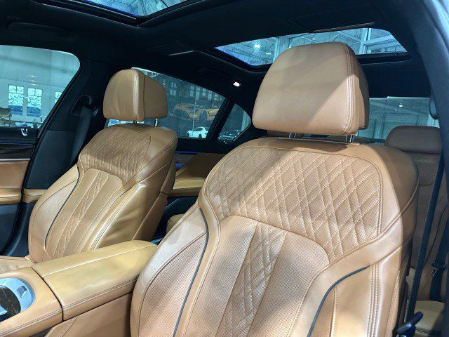 Used 2020 BMW 745e xDrive AWD/4WD image 45