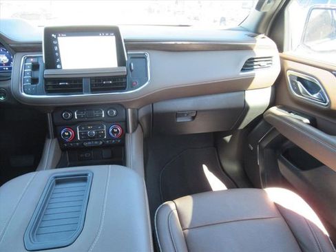 Used 2024 Chevrolet Suburban High Country w/ Advanced Technology Package image 14