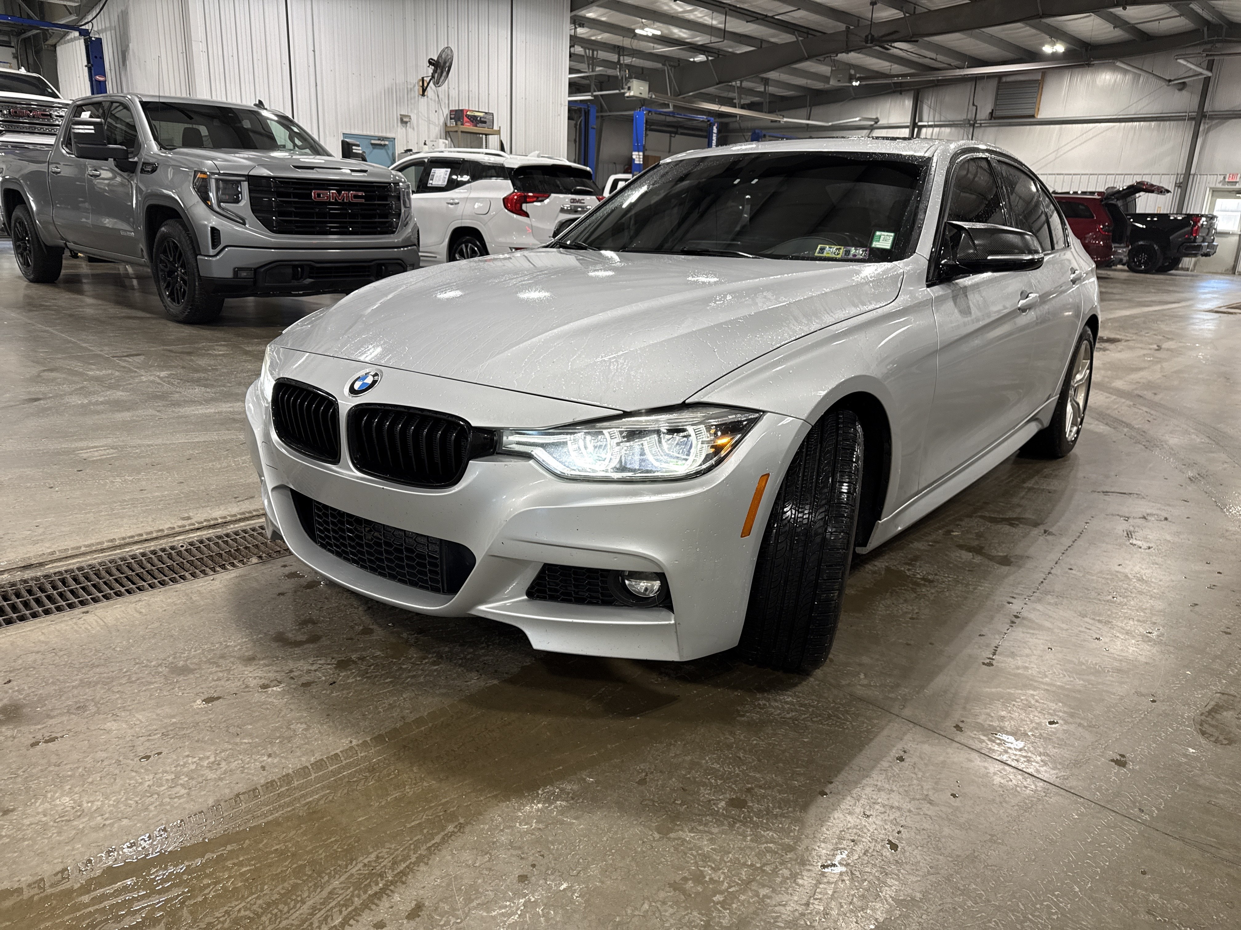 Used 2018 BMW 330i xDrive Sedan AWD/4WD image 6