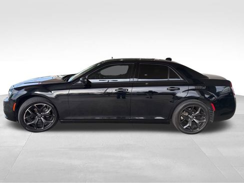 Used 2022 Chrysler 300 Touring w/ Sport Appearance Package image 2