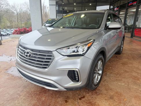 Used 2017 Hyundai Santa Fe SE image 3