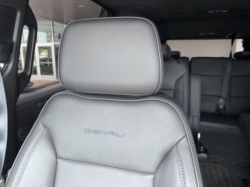 Used 2023 GMC Yukon Denali AWD/4WD image 48