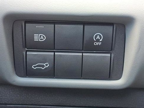 Certified 2025 Toyota Highlander XLE image 17