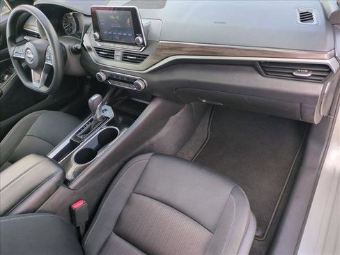 Used 2024 Nissan Altima 2.5 SV image 21