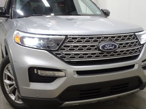 Used 2023 Ford Explorer Limited AWD/4WD image 45