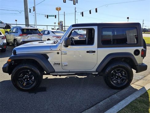 Used 2023 Jeep Wrangler Sport image 4