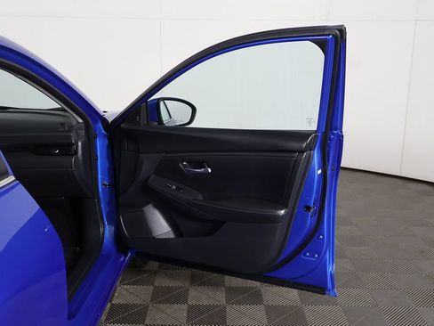 Used 2025 Nissan Sentra SV FWD image 17