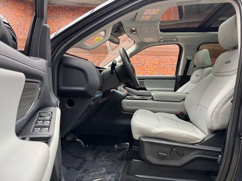 New 2025 Ford Expedition Platinum w/ Driver's Package image 22