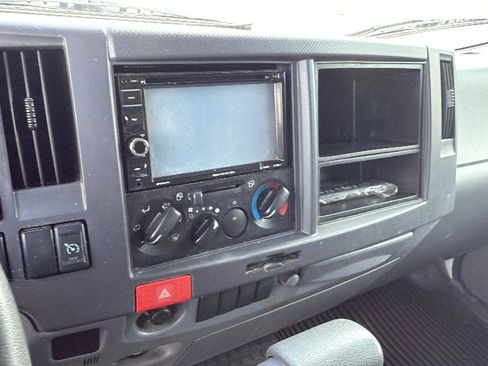 Used 2018 Isuzu NPR RWD image 17