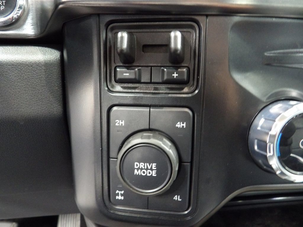 Used 2024 Ford F350 Lariat w/ Lariat Ultimate Package AWD/4WD image 56