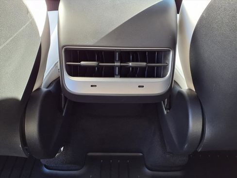 Used 2023 Tesla Model Y 2WD image 17