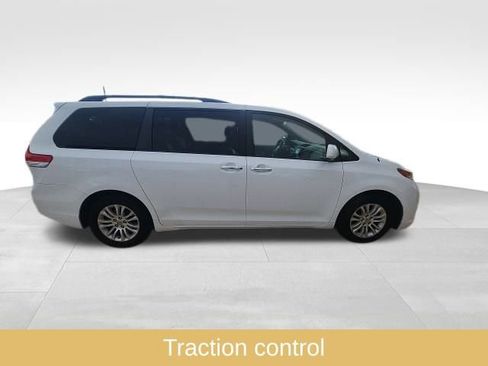 Used 2014 Toyota Sienna XLE image 9