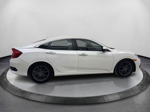 Used 2018 Honda Civic Touring image 4
