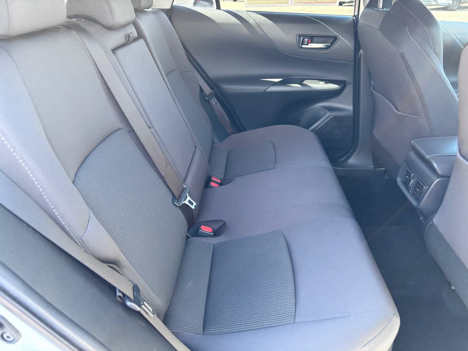 Used 2023 Toyota Venza LE AWD/4WD image 14