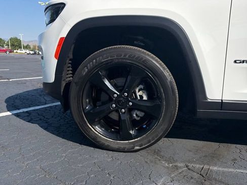 Used 2022 Jeep Grand Cherokee Altitude AWD/4WD image 26