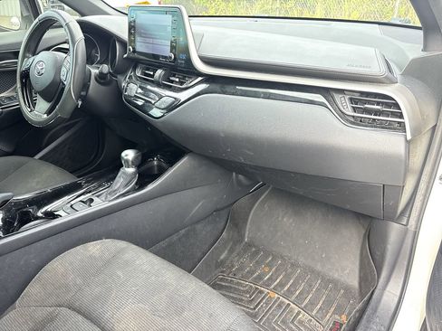 Used 2019 Toyota C-HR XLE image 11