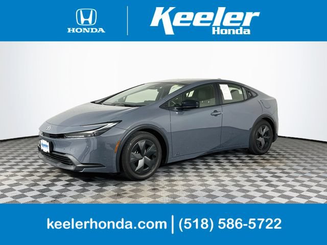 Used 2023 Toyota Prius LE AWD/4WD image 1