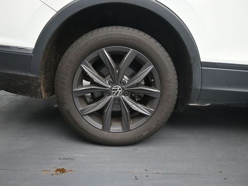 Used 2024 Volkswagen Tiguan SE AWD/4WD image 10