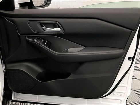 New 2025 Nissan Rogue SV image 33