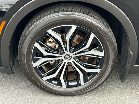 Certified 2026 Toyota Crown AWD/4WD image 5