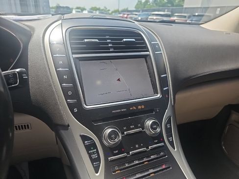 Used 2019 Lincoln Nautilus Select w/ Cargo Utility Package FWD image 11